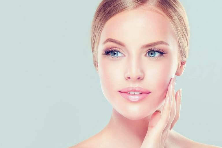 Касание к лицу