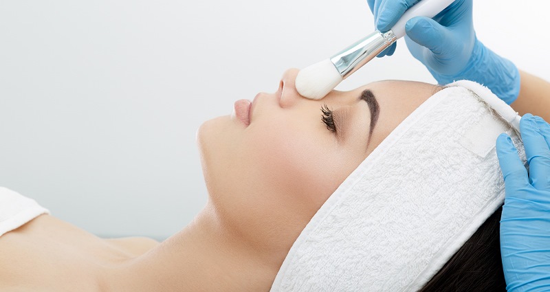 Проводится Голливудский пилинг