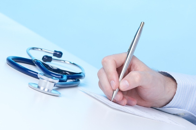 Доктор пишет