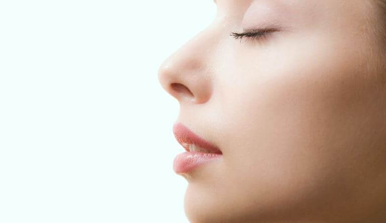 Девушка в профиль