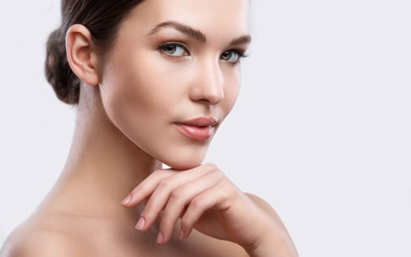 Серьезная девушка