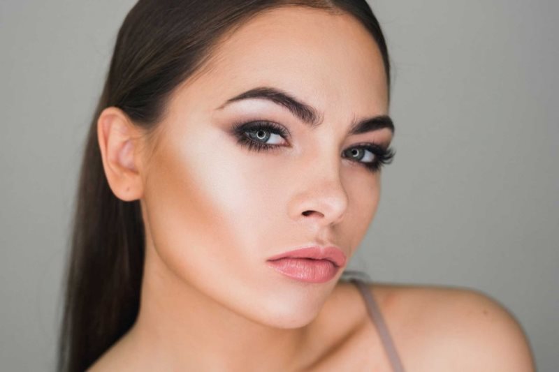 Скулы выделенные