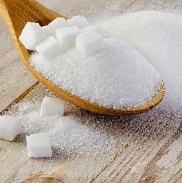 сахар в ложке