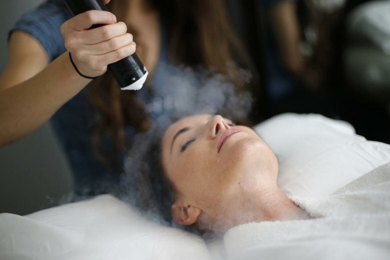 Проводится криотерапия