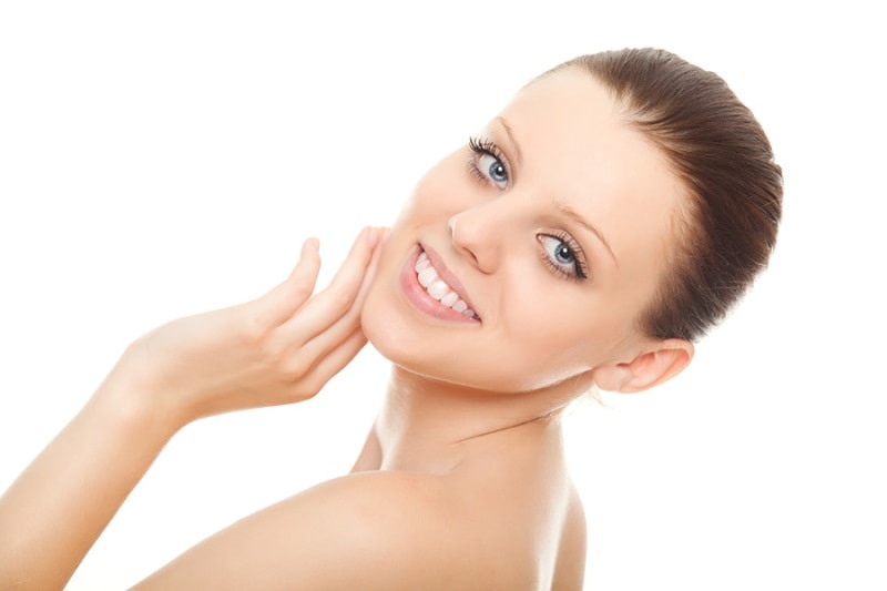 девушка улыбается