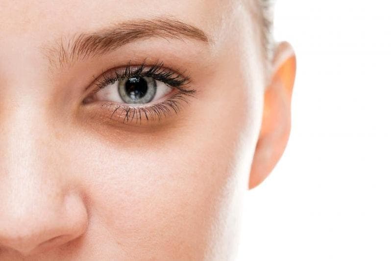 под глазами темные круги