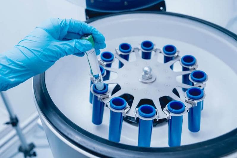 доктор и центрифуга для плазмолифтинга