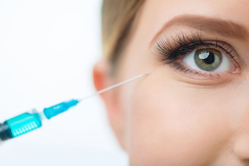 Укол под глаза