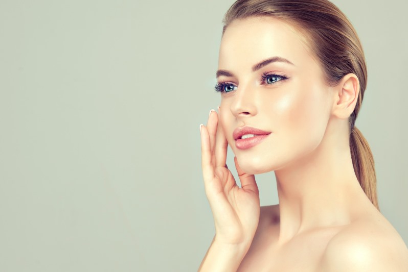 Задумчивая девушка